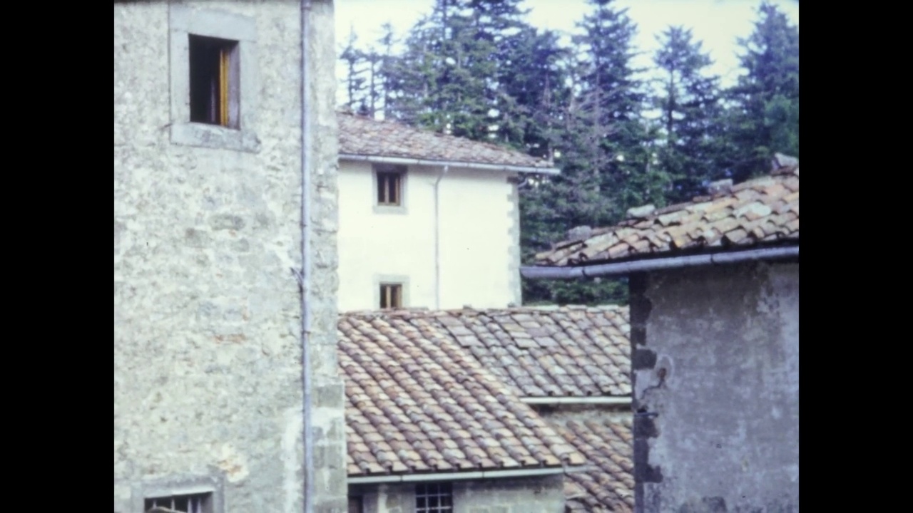 1964年的意大利，中世纪村庄视频素材