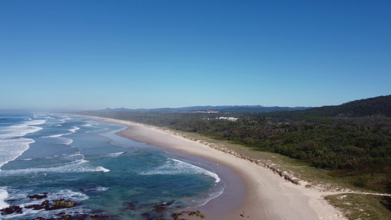 无人机拍摄的新南威尔士州黑斯廷斯点的海滨村庄视频素材