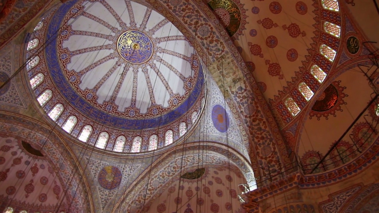 土耳其伊斯坦布尔Sultanahmet清真寺内部视频素材