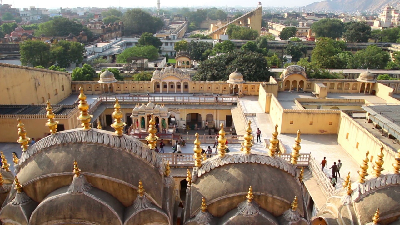从哈瓦玛哈尔宫俯瞰斋浦尔——印度视频下载