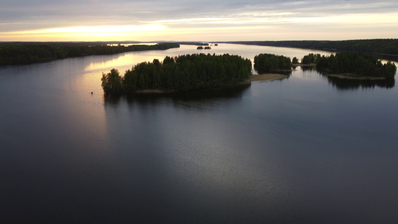 俄罗斯卡累利安湖的日落视频下载