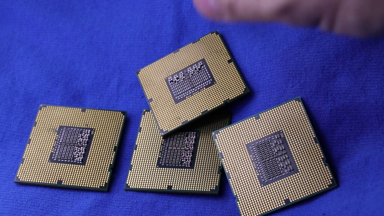 电脑处理器(CPU)特写蓝色背景特写视频素材