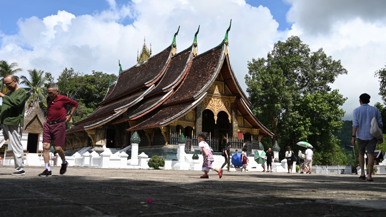 4K延时寺，琅勃拉邦，老挝视频素材
