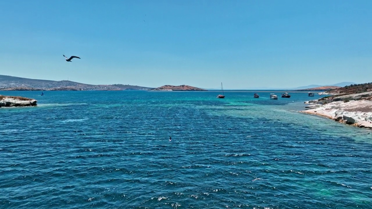 伊兹密尔省福卡爱琴海海岸线的鸟瞰图视频素材