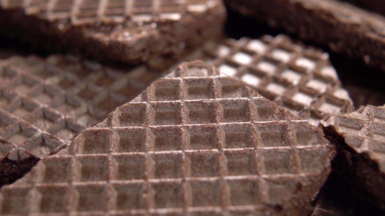 华夫棕巧克力曲奇质地。晶片表面脆。暧昧了模式。宏视频下载