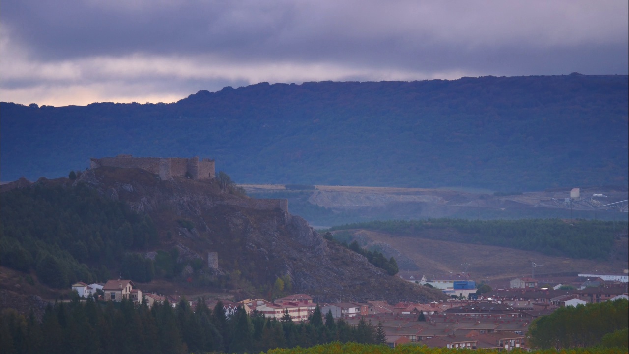 西班牙的阿吉拉尔·德·坎波城堡。时间流逝视频素材