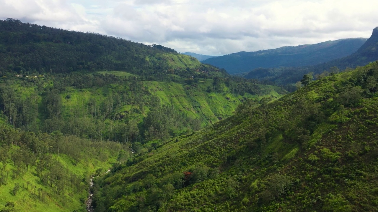 青山绿水的山地景观。斯里兰卡。视频素材