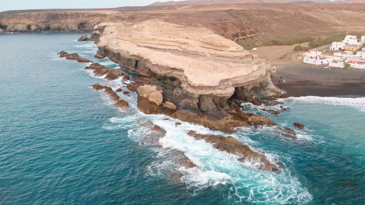 Fuerteventura Ajuy洞穴宽空中POI拍摄。视频下载