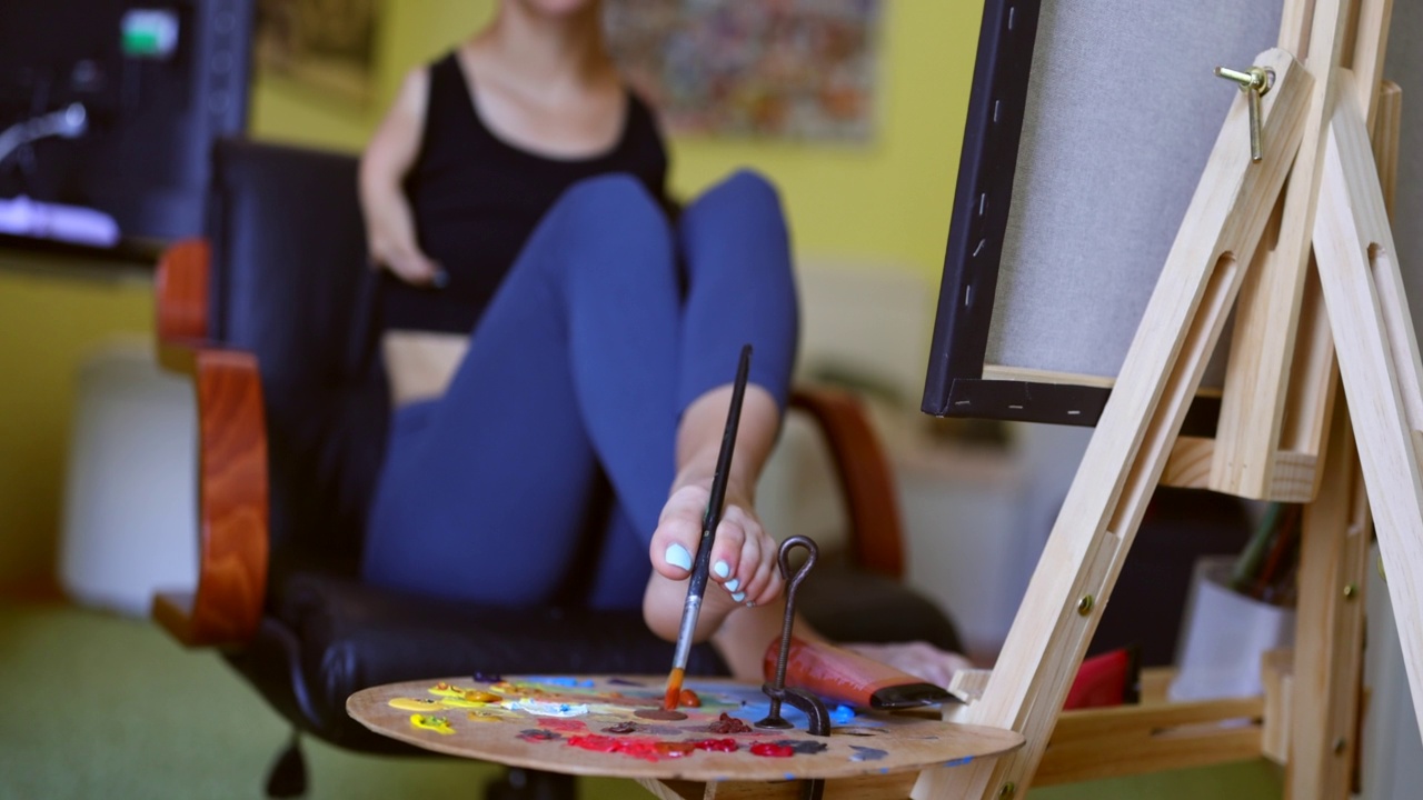 残疾艺术画家视频下载
