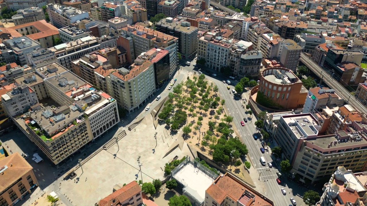 赫罗纳城市天际线的鸟瞰图。西班牙加泰罗尼亚。视频素材