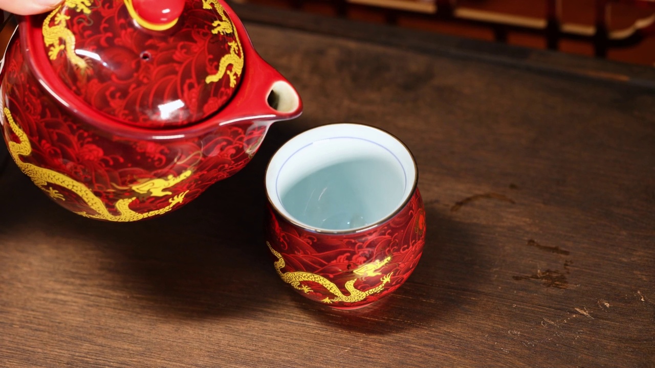 红茶具摆放在桌子上视频素材