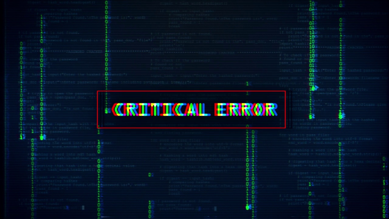 在计算机二进制码背景上的严重错误警告消息视频素材