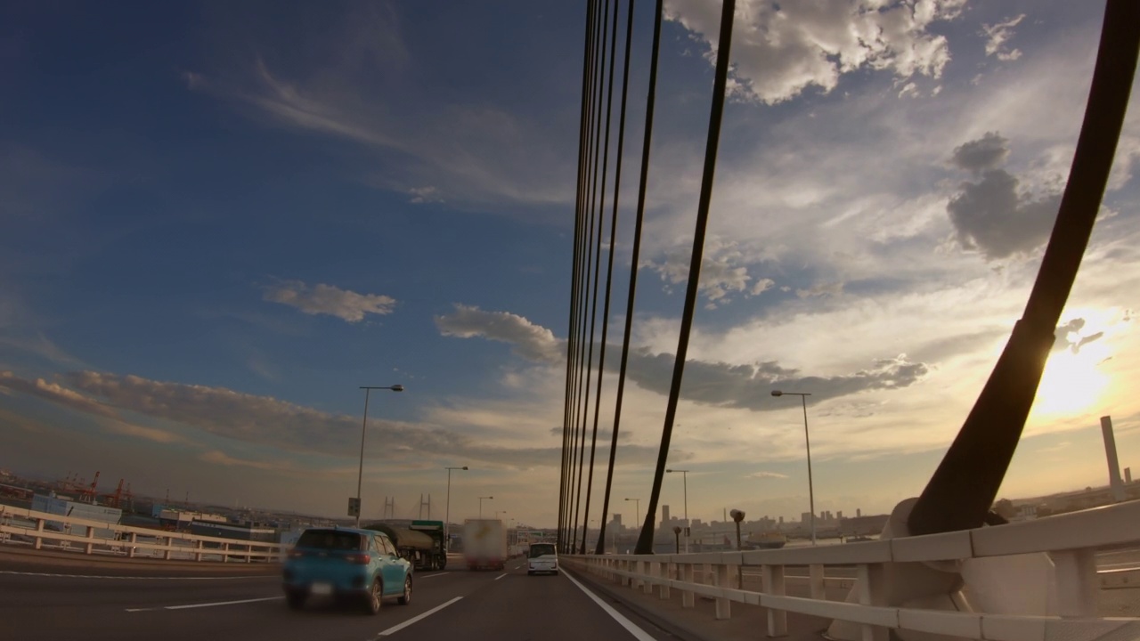 从汽车行驶在城市高速公路上的景色视频素材