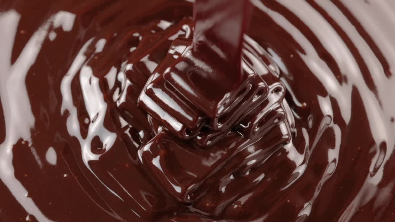 融化的巧克力流视频素材