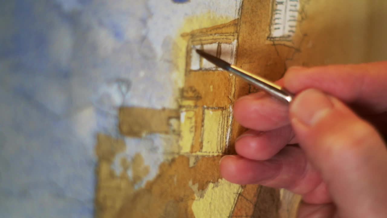 利特伯恩，肯特，英国。2022年6月24日。在一幅描绘意大利湖畔风景的水彩画上涂抹水渍。视频素材