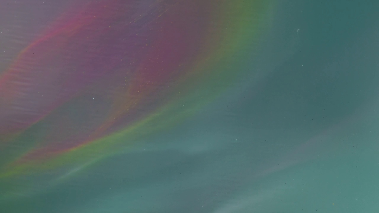 彩色墨水在水中，墨水飞溅在水下旋转视频素材