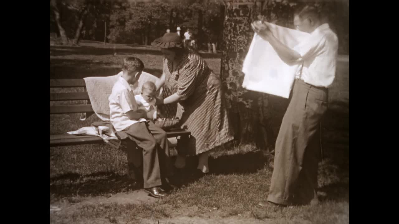 1943年，俄亥俄州克利夫兰——家庭野餐和爷爷的车视频下载