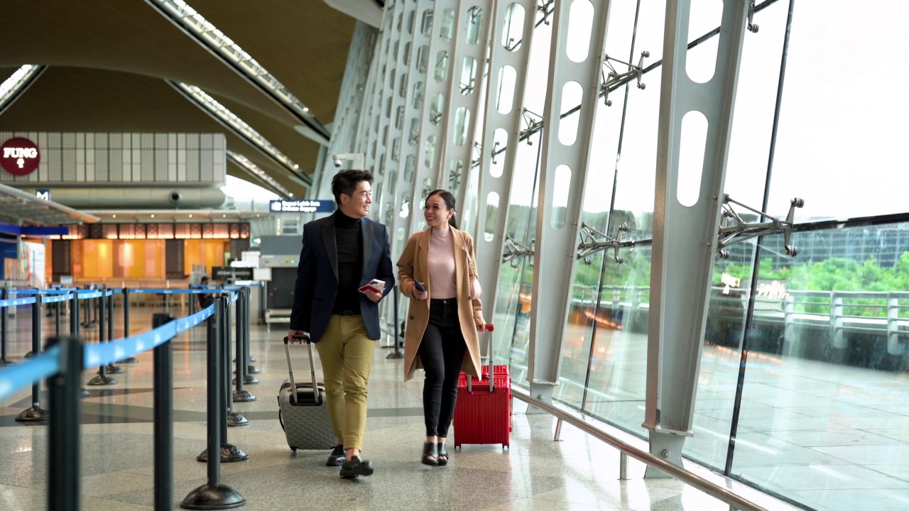 亚洲商务旅客在机场视频下载