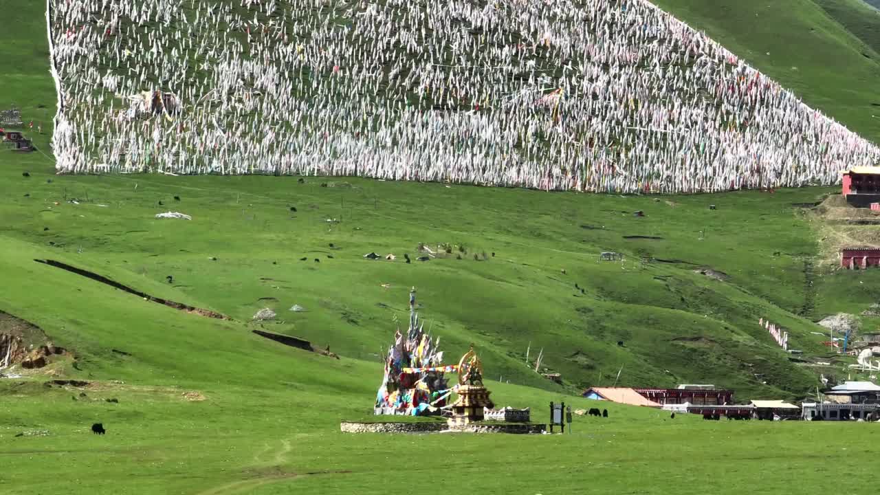 中国一个藏族村庄的鸟瞰图视频下载