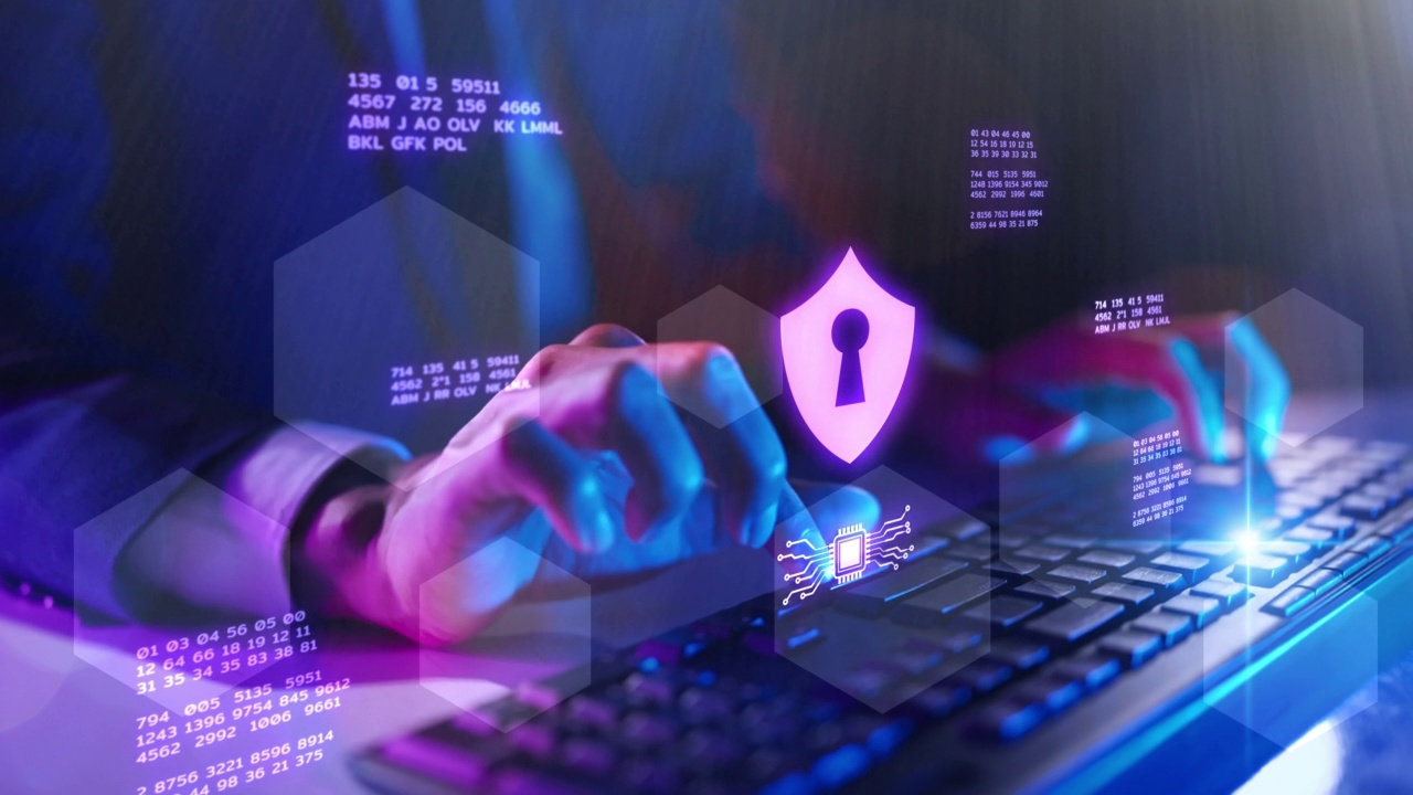 杀毒网络安全概念，程序员电脑工程师在键盘上打字。VPN网络服务器互联网数据保护，GDRP隐私安全互联网网络。视频下载