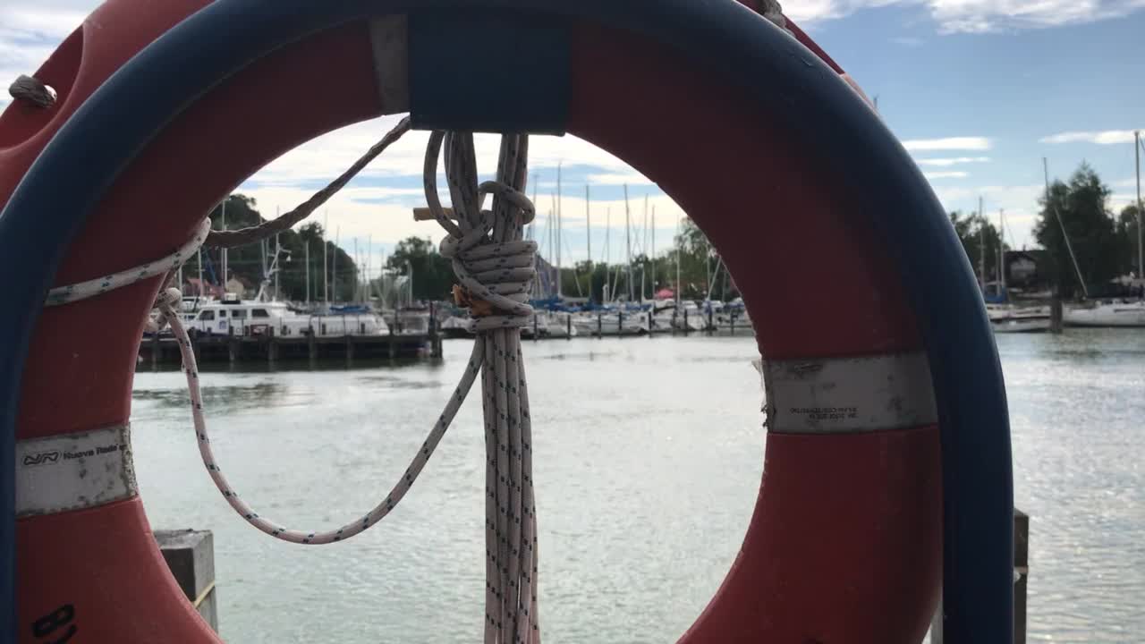 巴拉顿湖Fonyod港夏季景观水上运动高级社会匈牙利Somogy欧洲视频下载