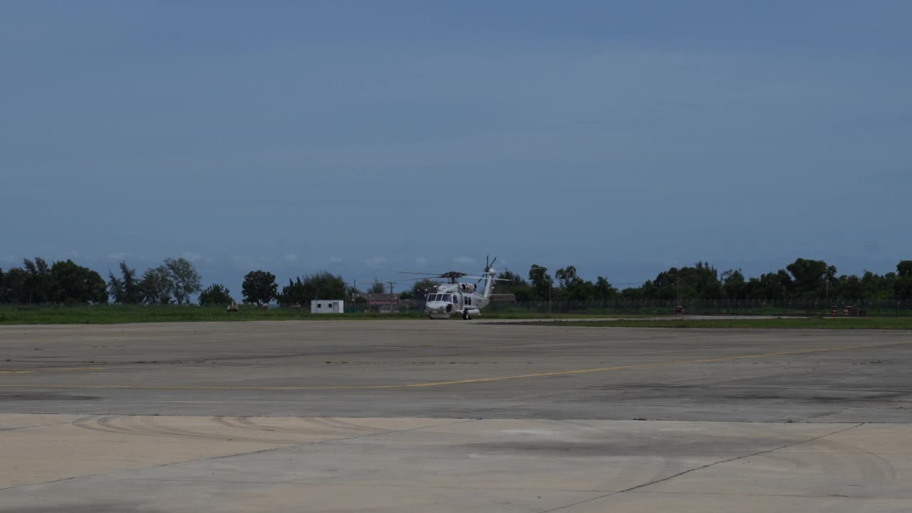 海鹰直升机转向着陆视频素材