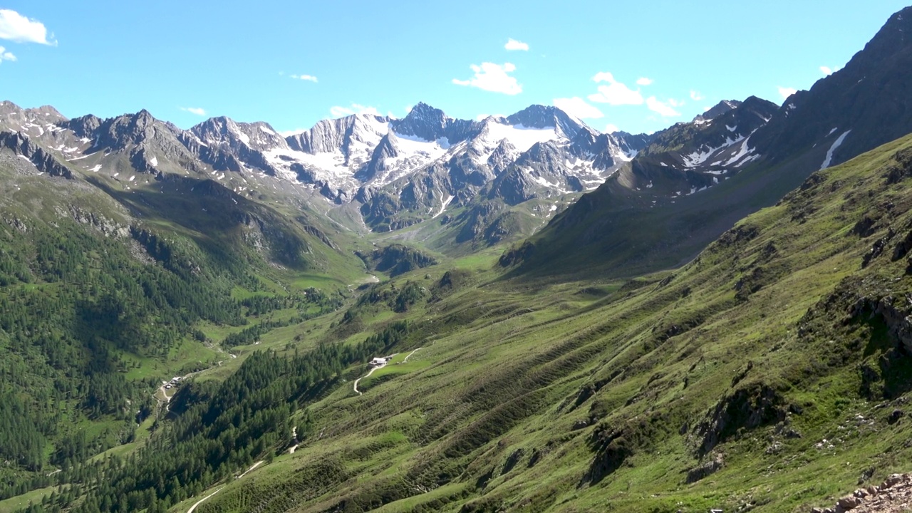 在Timmelsjoch，从Passo Rombo欣赏奥地利阿尔卑斯山脉，Oetz山谷视频下载