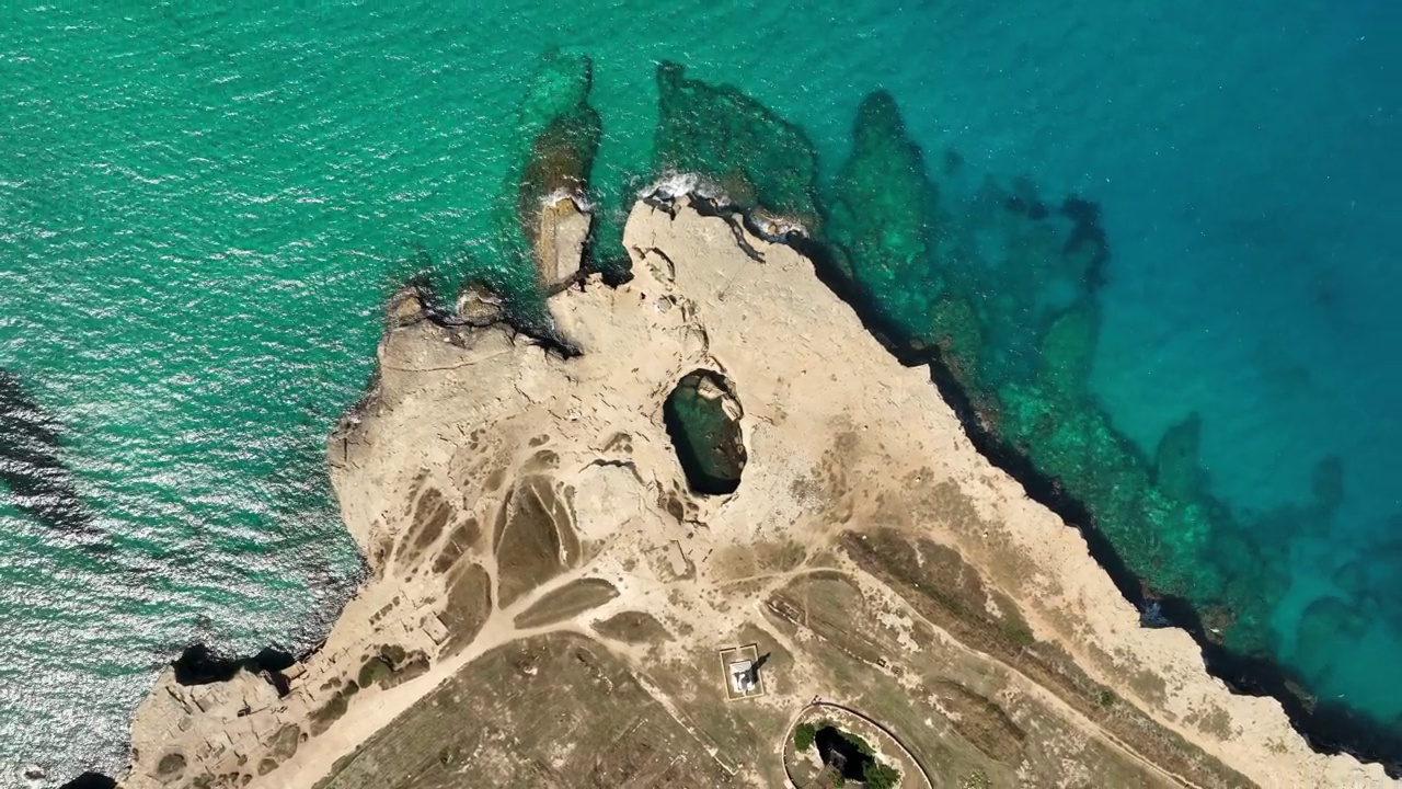 普利亚天然游泳池的鸟瞰图。视频素材