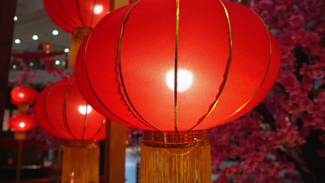 跟踪视图照明红色中国灯笼装饰视频素材