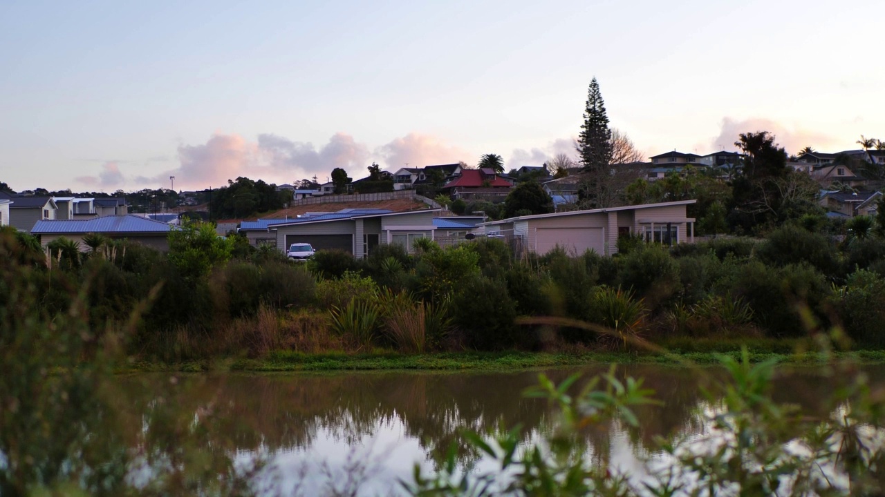 房地产背景住宅与新西兰湖景视频素材