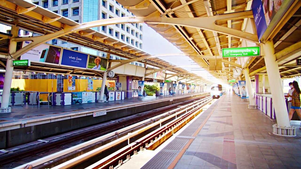 BTS架空列车站。曼谷视频下载