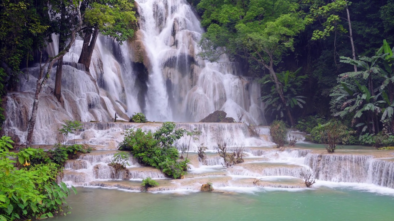 旷寺瀑布是老挝龙勃拉邦最受欢迎的旅游景点视频下载