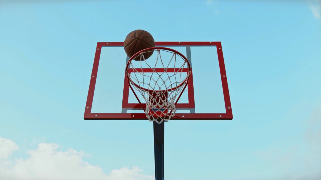 篮筐对篮板的球门视频素材