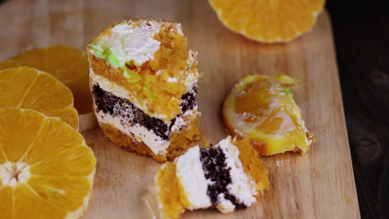 用叉子吃橘子甜点视频素材