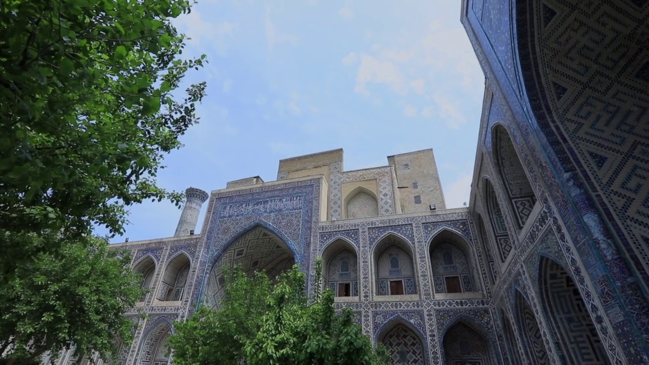 乌兹别克斯坦撒马尔罕的雷吉斯坦广场视频素材
