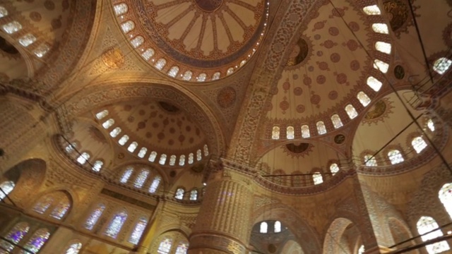 土耳其伊斯坦布尔的蓝色清真寺或苏丹艾哈迈德卡米视频素材