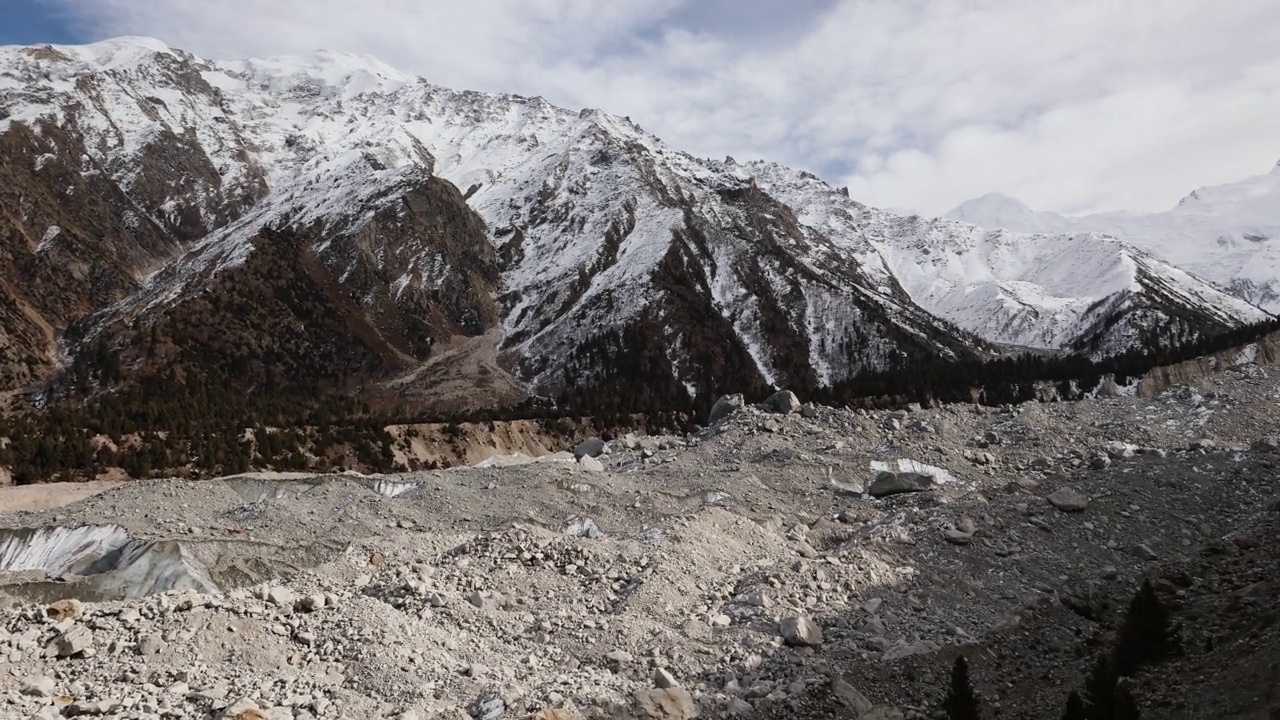 南迦帕尔巴特山附近的迪亚米尔冰川风景视频素材