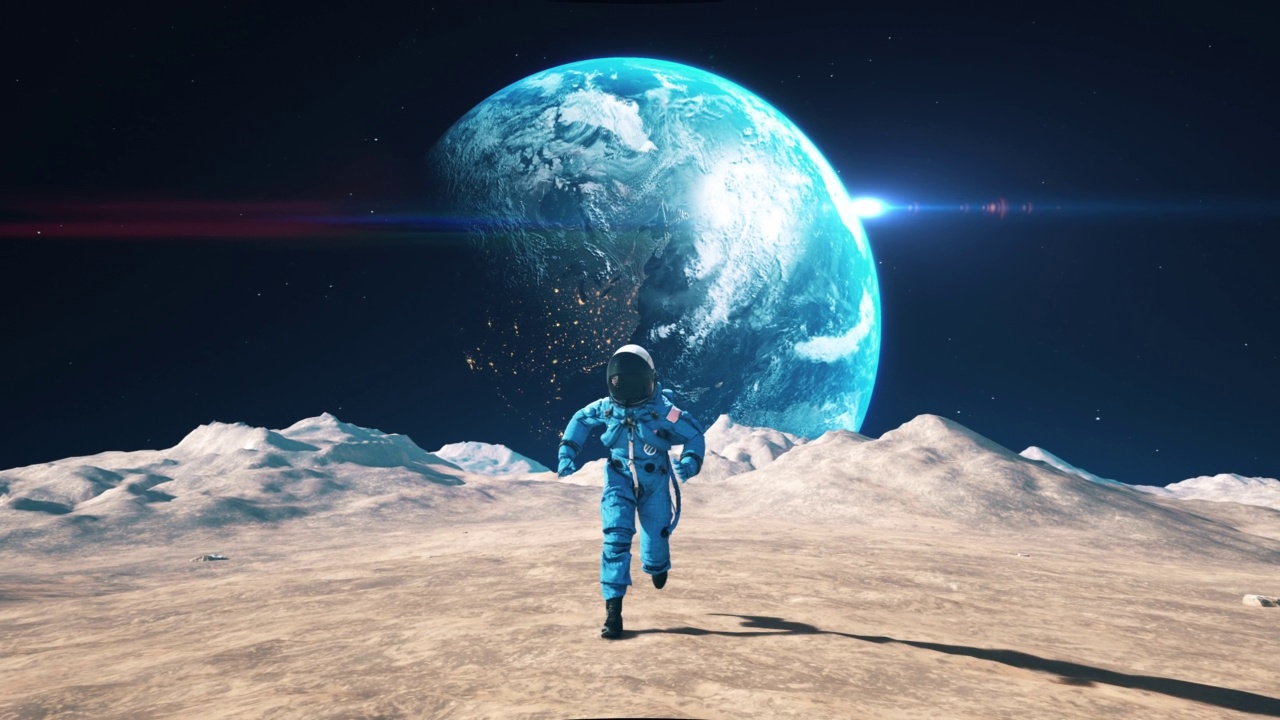 勇敢的宇航员在月球表面的环形山之间奔跑。缓慢的运动。视频下载