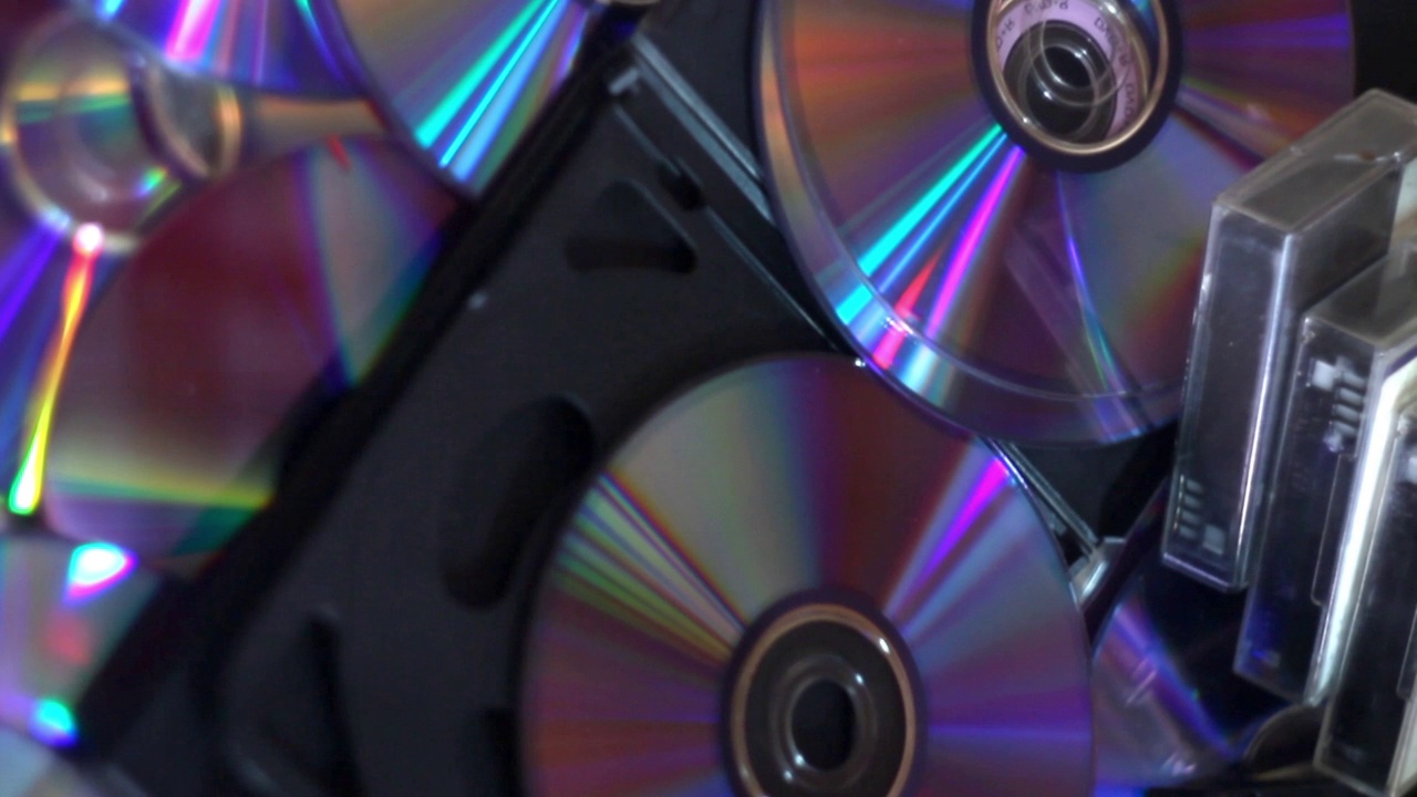 许多光盘和一些hi-8, VHS和dv-cam录像带视频素材