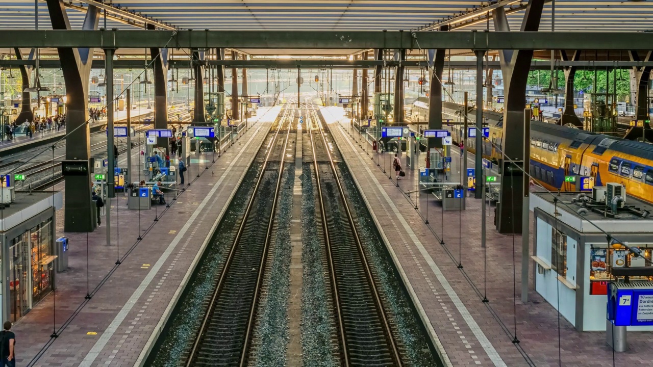 鹿特丹火车站的时间流逝。视频素材