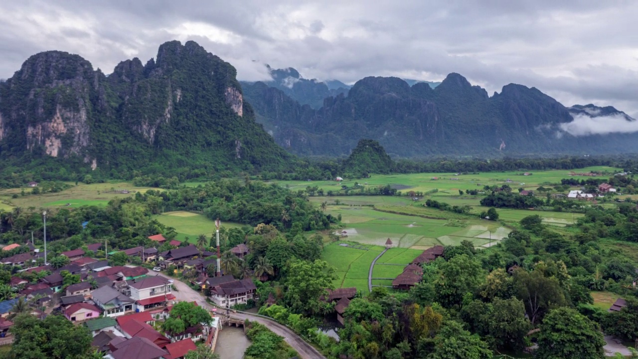 老挝万荣的超薄鸟瞰图视频下载