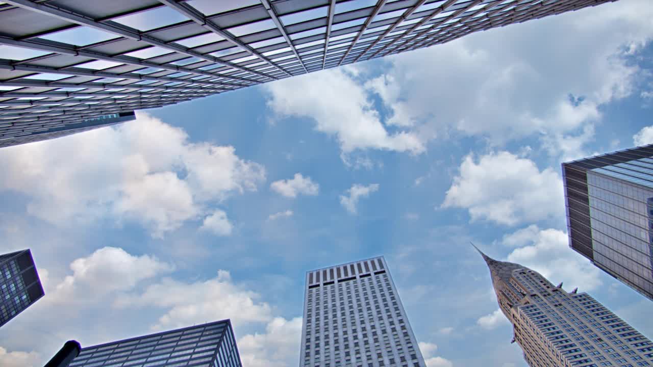 空中的现代金融大厦。经营理念视频素材