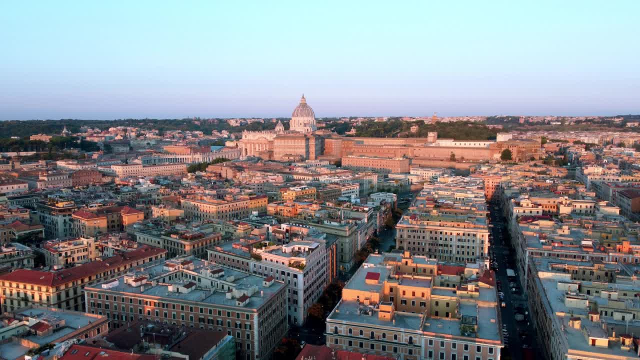 航拍，无人机在黎明时分的罗马，意大利。视频素材