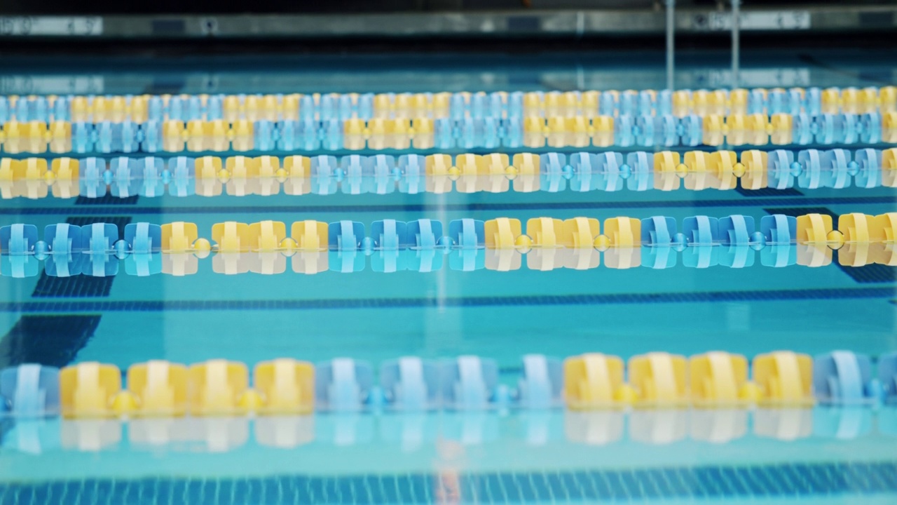 奥运公共游泳池泳道特写4K 48帧慢动作视频素材