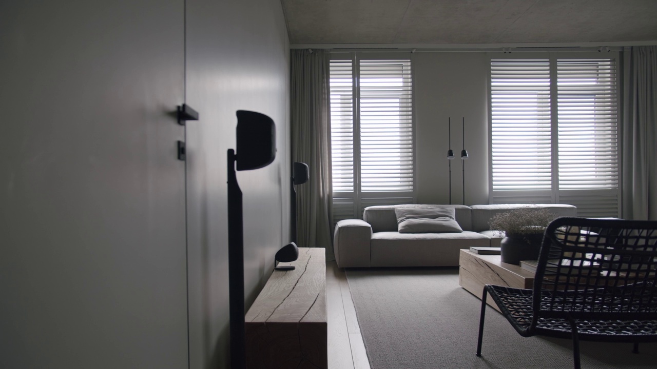 真正的现代公寓，客厅简约的混凝土家具设计视频下载
