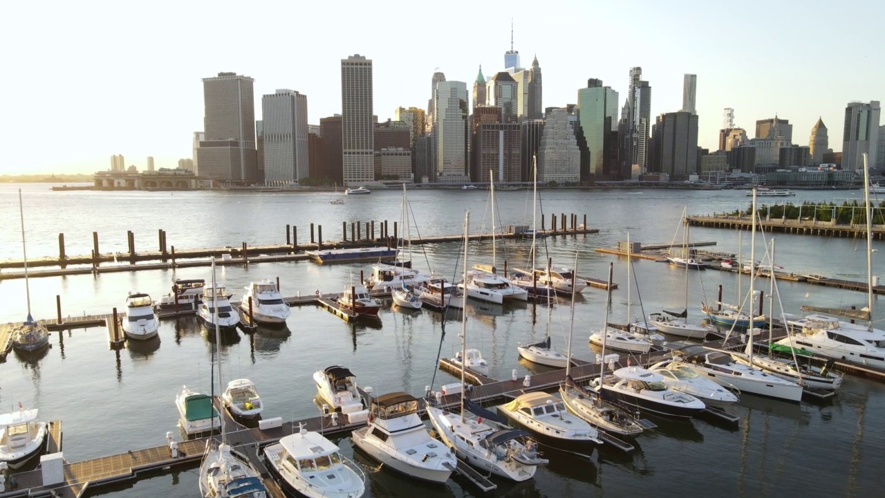 鸟瞰图游艇挤满了纽约码头视频下载