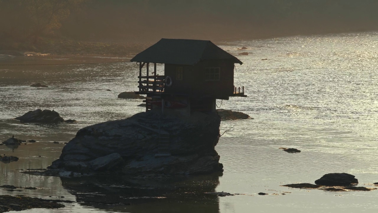 德里纳河景观河。塞尔维亚旅游视频素材
