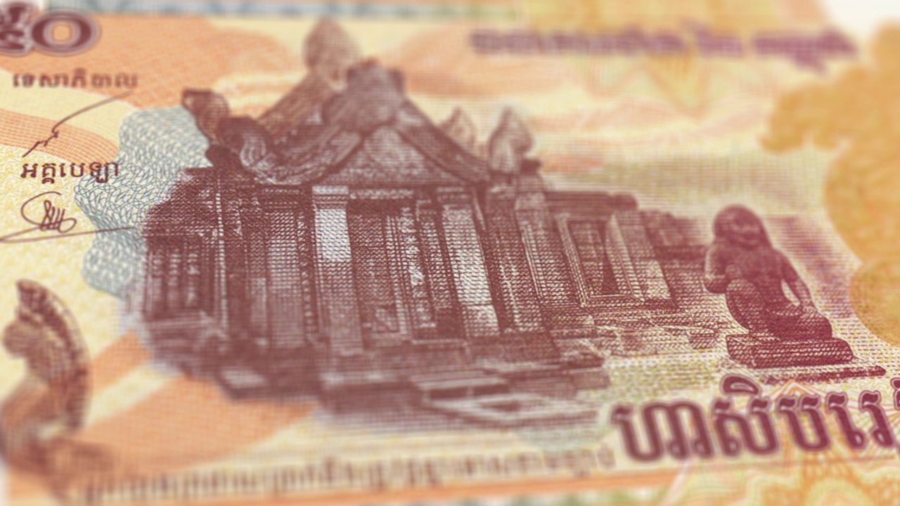 柬埔寨钞票50瑞尔观察和储备侧特写跟踪多莉拍摄50柬埔寨瑞尔钞票目前50柬埔寨瑞尔钞票4k分辨率股票视频-柬埔寨货币货币背景金融通货膨胀视频下载