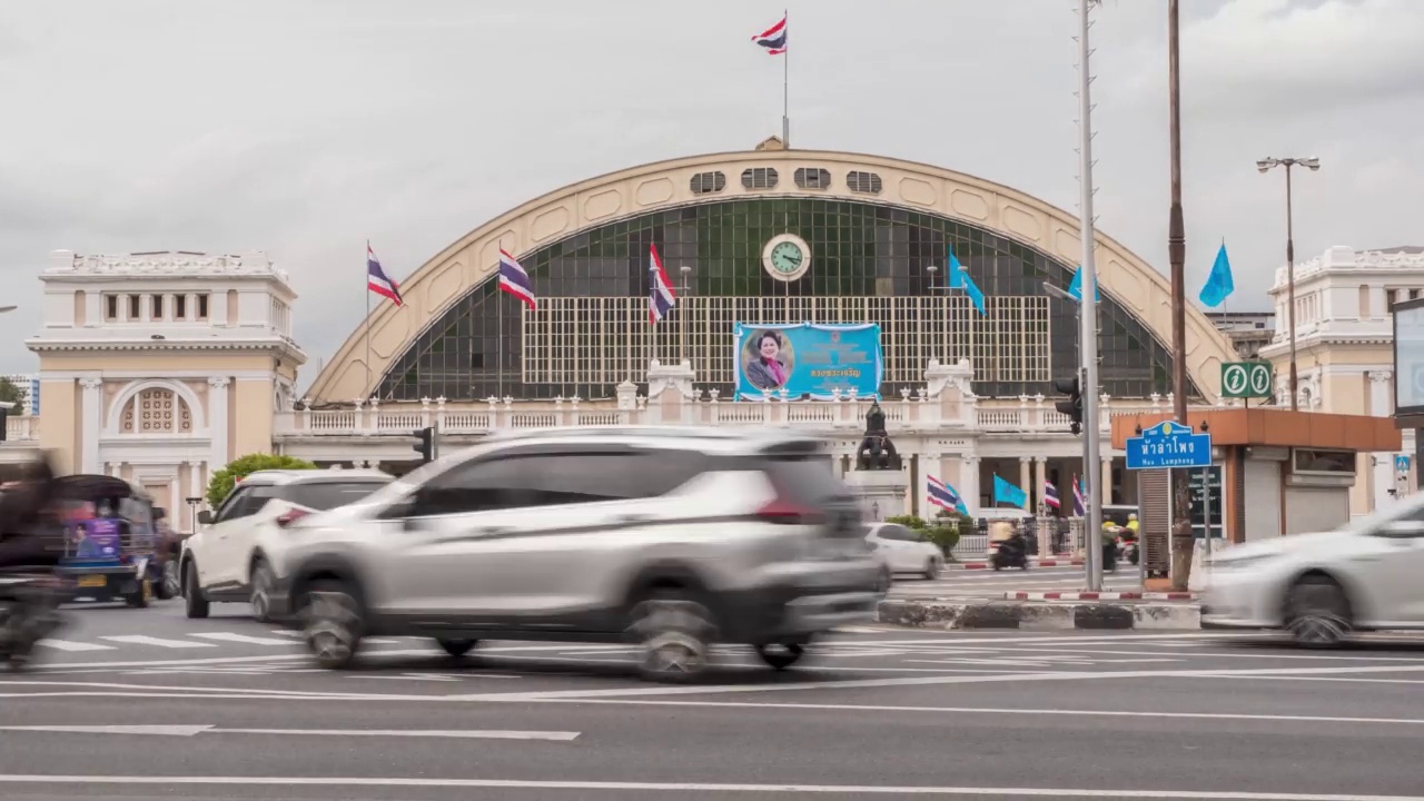 位于曼谷市中心的历史悠久的华兰芳火车站视频素材