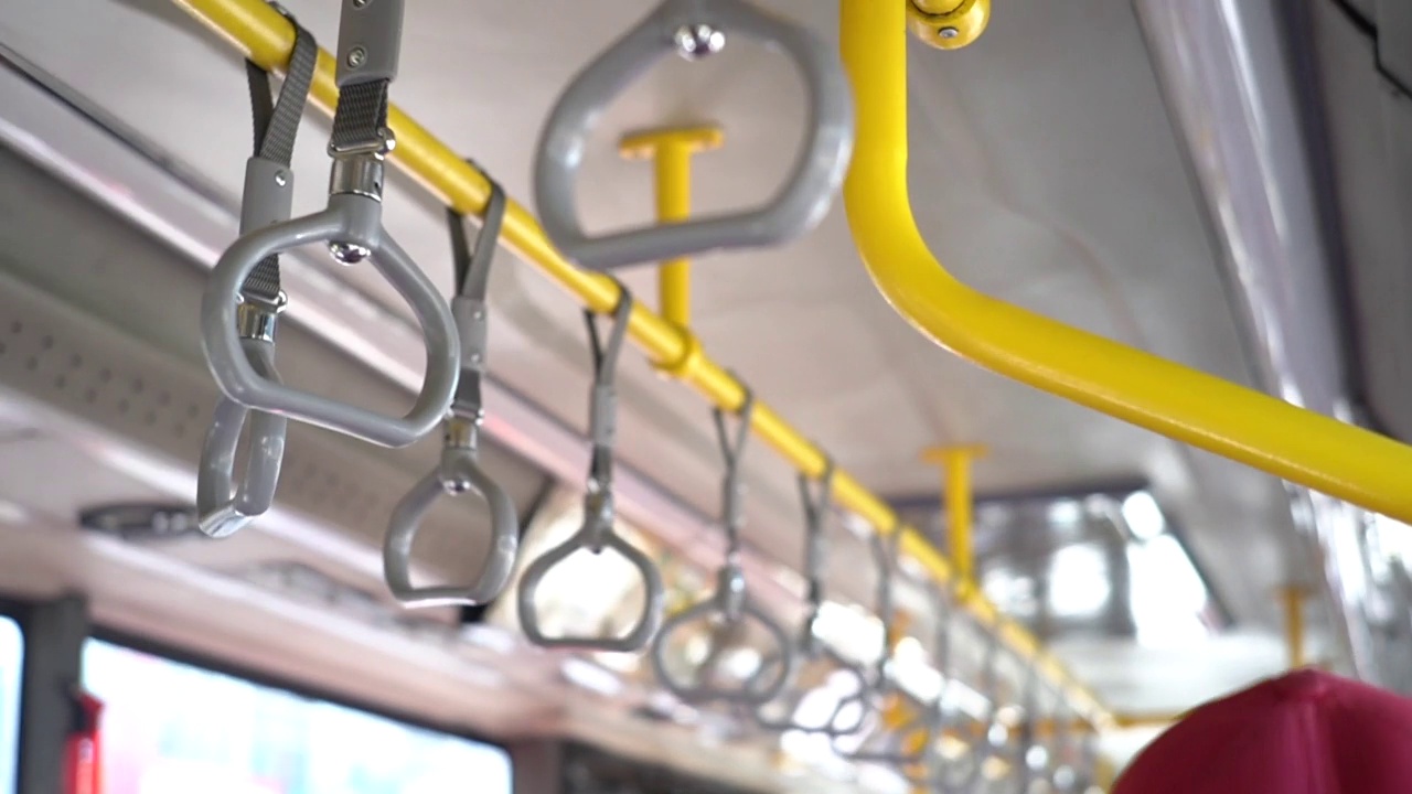 乘坐公共交通工具视频素材